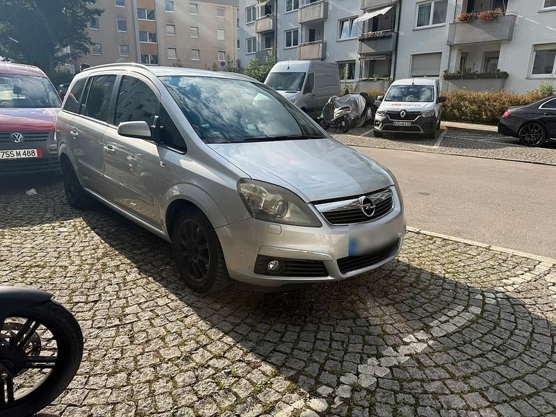 Silber Gebraucht 2007 Opel Zafira Van / Kleinbus | 2.000 € (Etwas zu teuer) - Bild 1/4