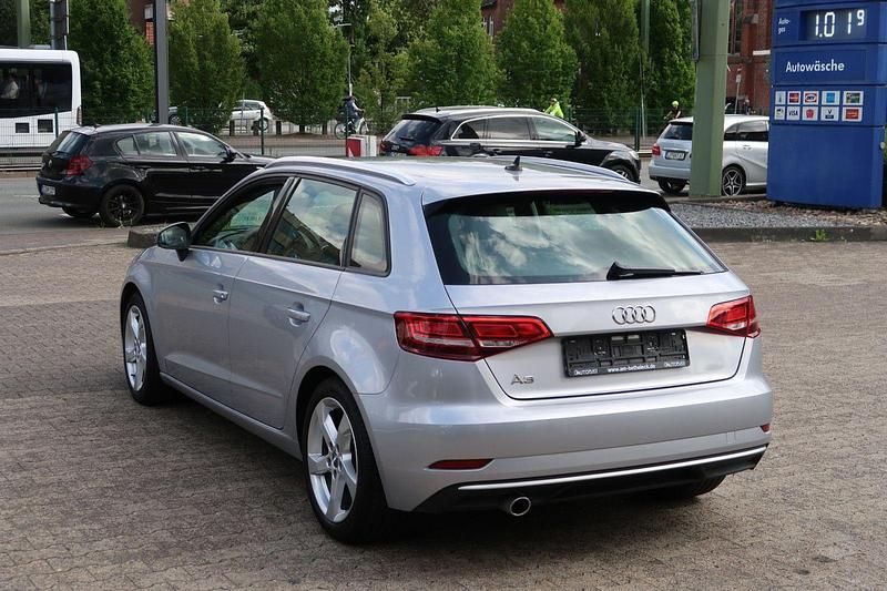 Gebraucht Audi A3 Sport 116 PS (85 kW) 2019 Silber Limousine