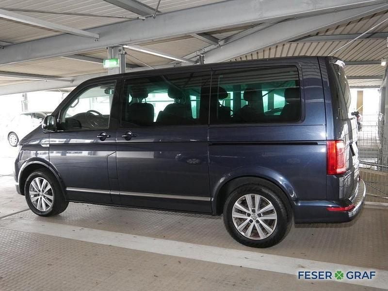 Gebraucht VW Multivan Highline 199 PS (146 kW) 2019 Starlight blue metallic Van