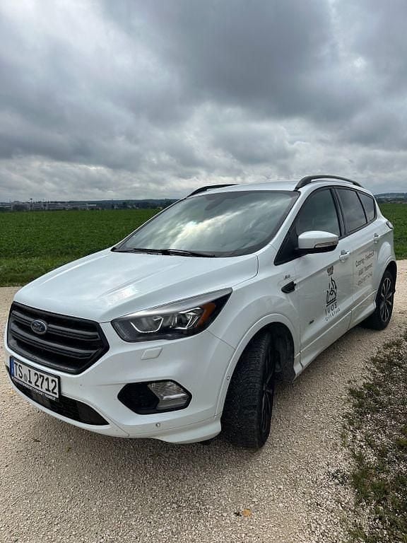 Weiß Gebraucht 2017 Ford Kuga ST-Line SUV | 15.000 € (Fairer Preis) - Bild 1/4