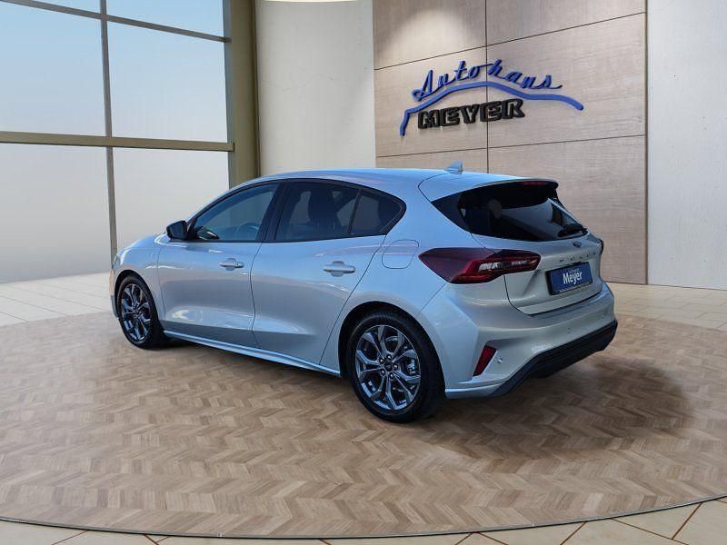 Usado Ford Focus ST-Line 116 CV (85 kW) 2025 Plateado Berlina