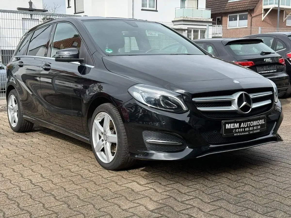 Gebraucht Mercedes B200 Urban 136 PS (100 kW) 2015 Kosmosschwarz  metalliclack Kleinwagen