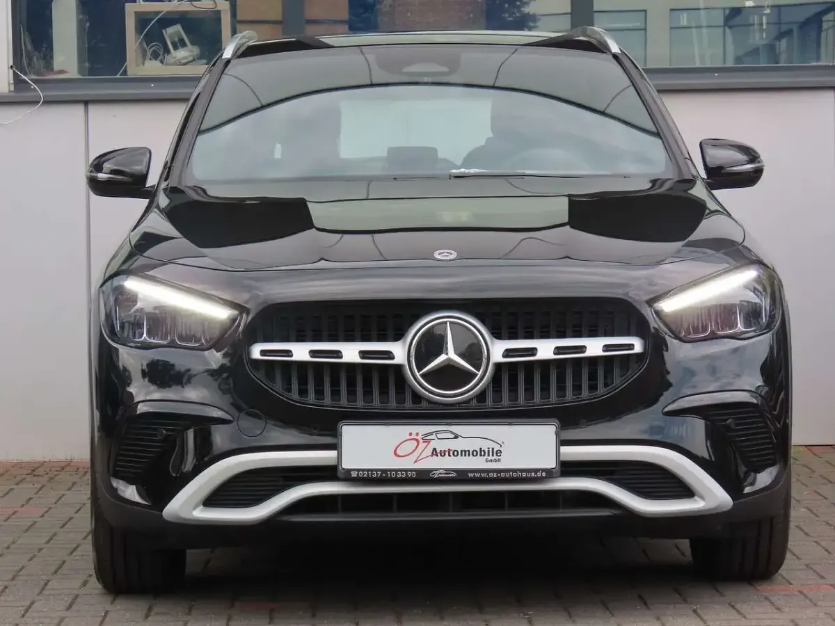 Gebraucht Mercedes GLA180 150 PS (110 kW) 2025 Schwarz SUV