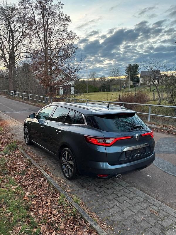 Grau Gebraucht 2016 Renault Mégane GrandTour Bose Edition Kombi | 8.400 € (Guter Preis) - Bild 1/4