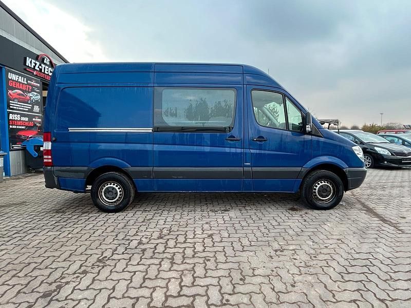 Second-hand Mercedes Sprinter 156 CP (114 kW) 2011 Albastru