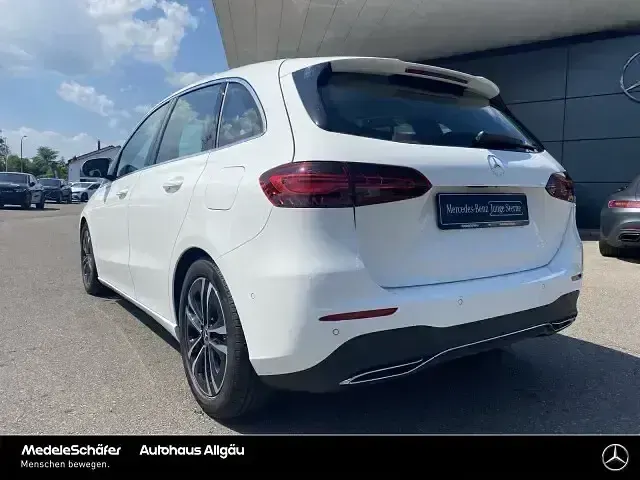 Gebraucht Mercedes B200 Advanced 150 PS (110 kW) 2024 Unilack polarweiß Kleinwagen