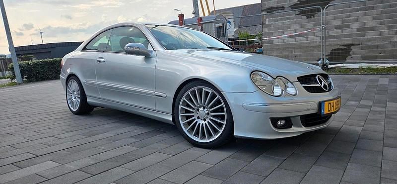 Silber Gebraucht 2005 Mercedes CLK280 Elegance Coupé | 13.499 € - Bild 1/4