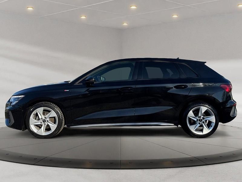 Używany Audi A3 S-Line 116 KM (85 kW) 2023 Czarny Sedan/Limuzyna