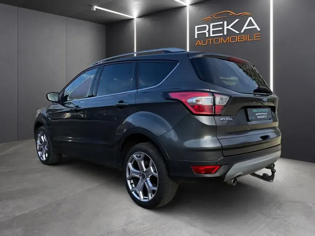 Usata Ford Kuga Titanium 179 CV (131 kW) 2019 Grigio SUV