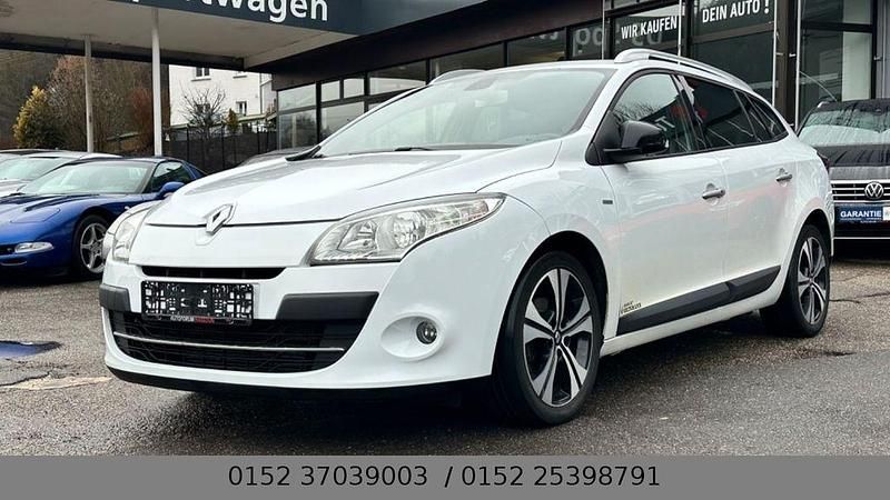 Gebraucht Renault Mégane III Bose Edition 131 PS (96 kW) 2011 Weiß Limousine