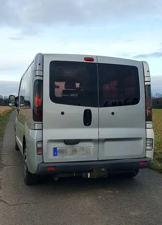 Gebraucht Renault Trafic 101 PS (74 kW) 2001 Silber Van / Kleinbus