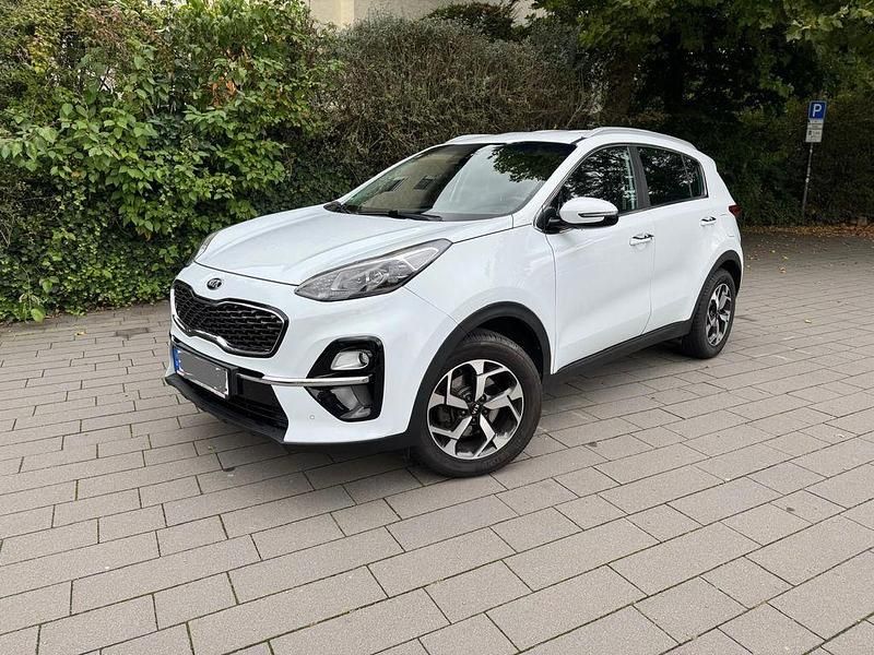 Weiß Gebraucht 2019 Kia Sportage DREAM-TEAM Edition SUV | 15.900 € (Fairer Preis) - Bild 1/4