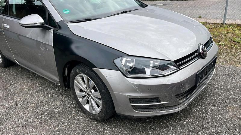 Andere farben Gebraucht 2012 VW Golf VII Kleinwagen | 3.990 € (Superpreis) - Bild 1/4