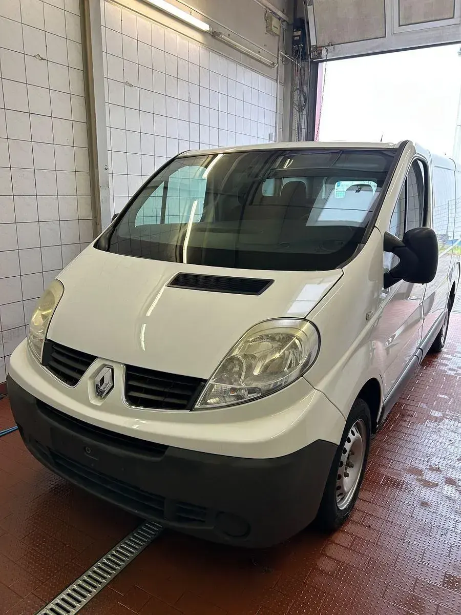 Gebraucht Renault Trafic 90 PS (66 kW) 2008 Weiß Van / Kleinbus