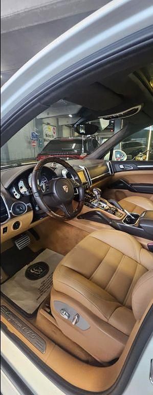 Weiß Gebraucht 2013 Porsche Cayenne GTS SUV | 23.900 € (Fairer Preis) - Bild 1/4