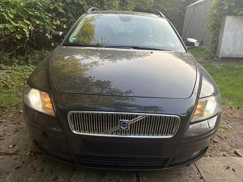 Schwarz Gebraucht 2006 Volvo V50 Summum Kombi | 3.250 € (Guter Preis) - Bild 1/4