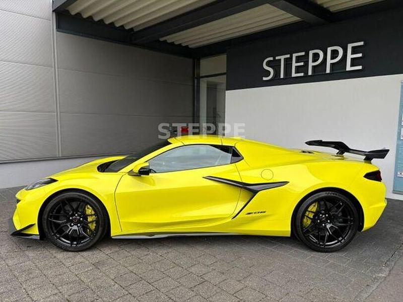 Neu Corvette Z06 646 PS (475 kW) 2025 Accelerate yellow met. Cabrio