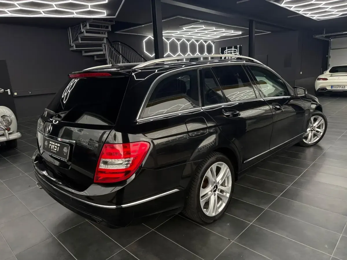 Gebraucht Mercedes C220 Avantgarde 170 PS (125 kW) 2011 Schwarz Kombi