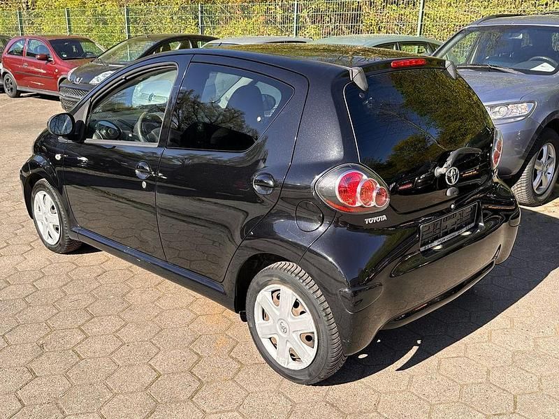 Używany Toyota Aygo Edition 68 KM (50 kW) 2011 Czarny Hatchback