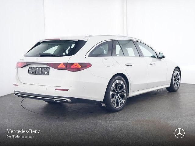 Weiß Gebraucht 2024 Mercedes E220 Avantgarde Limousine | 45.980 € (Superpreis) - Bild 1/4
