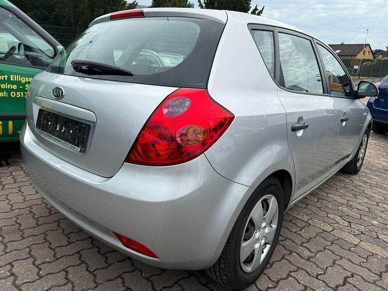 Gebraucht Kia Ceed EX 109 PS (80 kW) 2009 Silber Kleinwagen