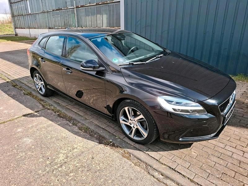 Gebraucht Volvo V40 152 PS (111 kW) 2018 Schwarz Kombi