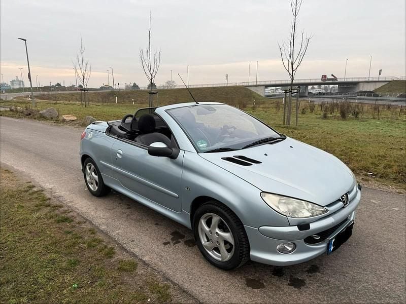 Gebraucht Peugeot 206 CC 109 PS (80 kW) 2003 Blau Cabrio