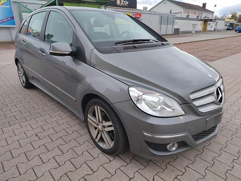 Grau Gebraucht 2011 Mercedes B180 Van / Kleinbus | 5.200 € (Superpreis) - Bild 1/4