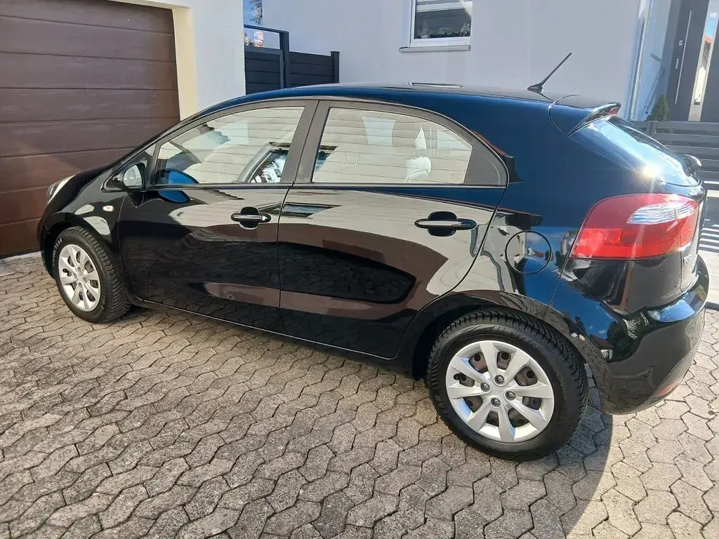 Gebraucht Kia Rio Spirit 86 PS (63 kW) 2011 Schwarz Limousine