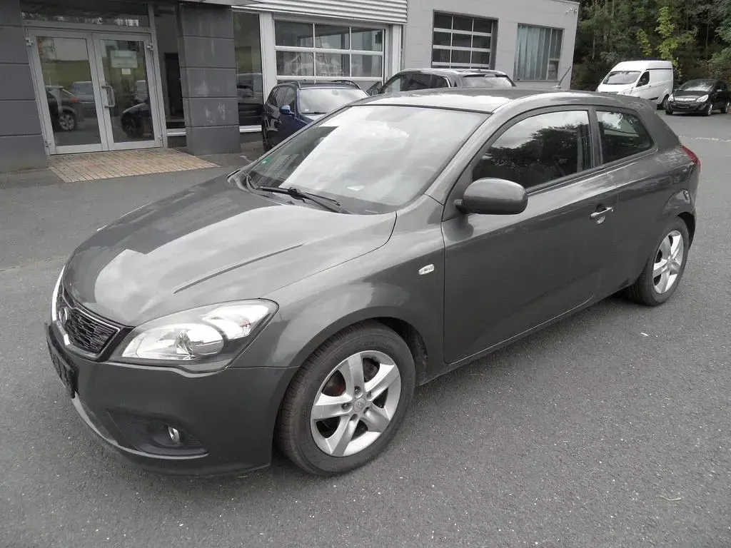Gebraucht Kia Ceed 116 PS (85 kW) 2012 Braun Kleinwagen