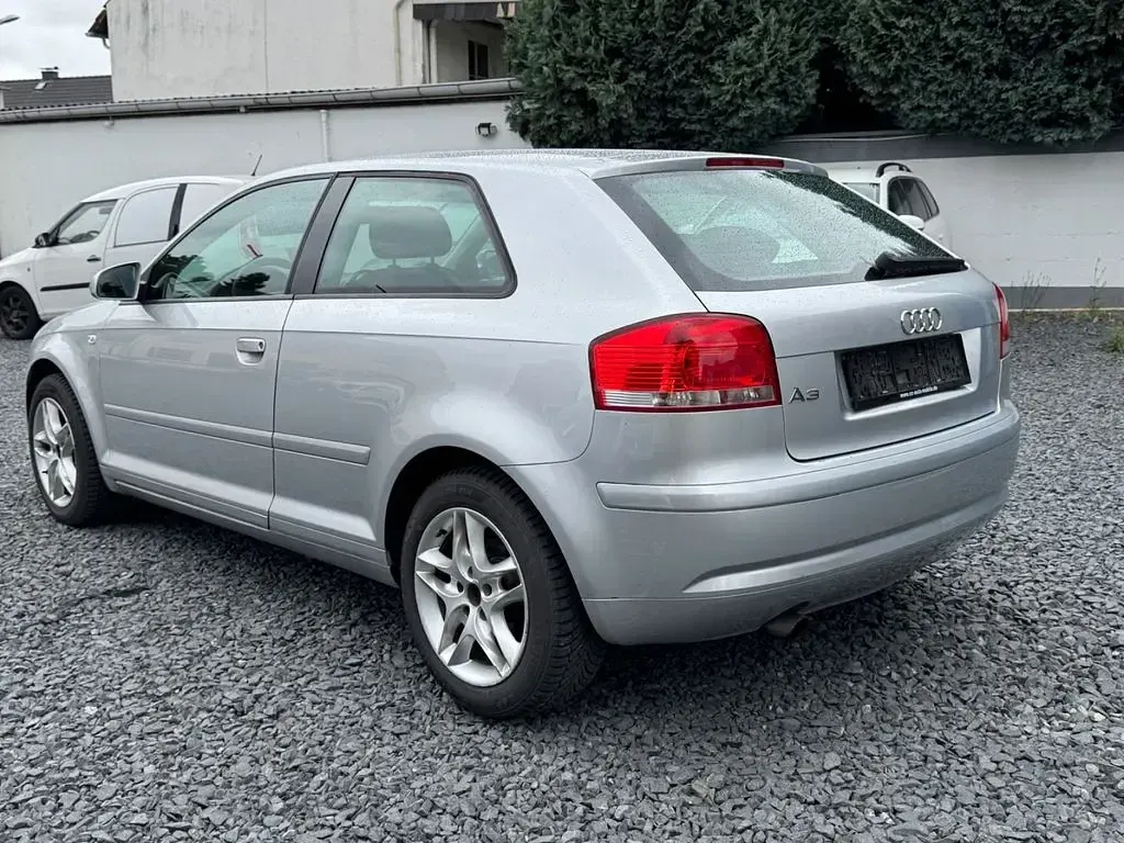Gebraucht Audi A3 Attraction 102 PS (75 kW) 2003 Lichtsilber metallic Kleinwagen