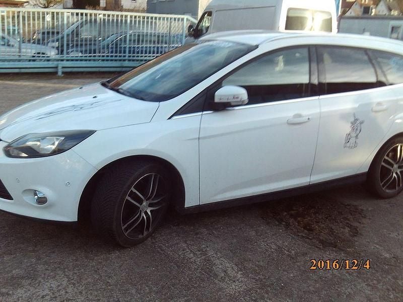 Gebraucht Ford Focus Titanium 182 PS (133 kW) 2014 Grau Limousine
