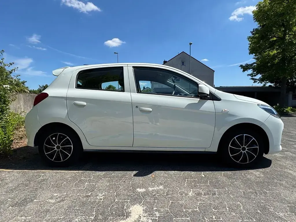Gebraucht Mitsubishi Space Star Basis 71 PS (52 kW) 2020 Weiß Kleinwagen
