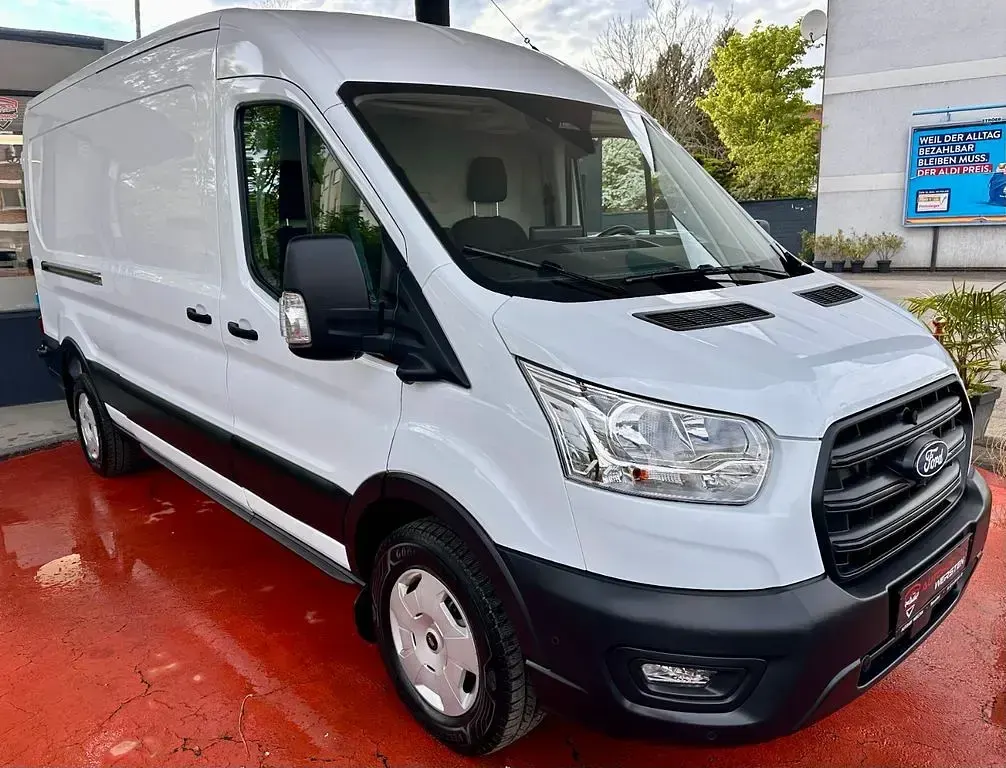Używany Ford Transit Trend 131 KM (96 kW) 2025 Biały Minivan