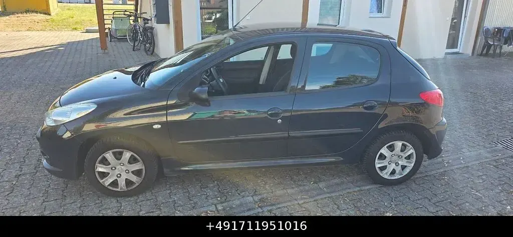 Gebraucht Peugeot 206 Basis 75 PS (55 kW) 2010 Schwarz Limousine