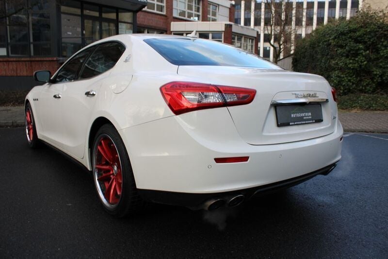 Gebraucht Maserati Ghibli 430 PS (316 kW) 2019 Weiss Coupé