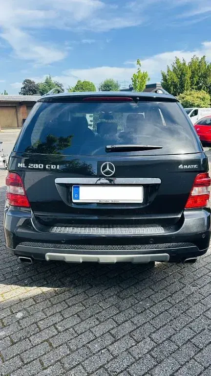 Gebraucht Mercedes ML280 190 PS (139 kW) 2007 Schwarz SUV