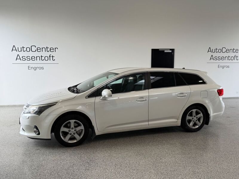 Weiß Gebraucht 2014 Toyota Avensis Edition Kombi | 4.700 € (Fairer Preis) - Bild 1/3