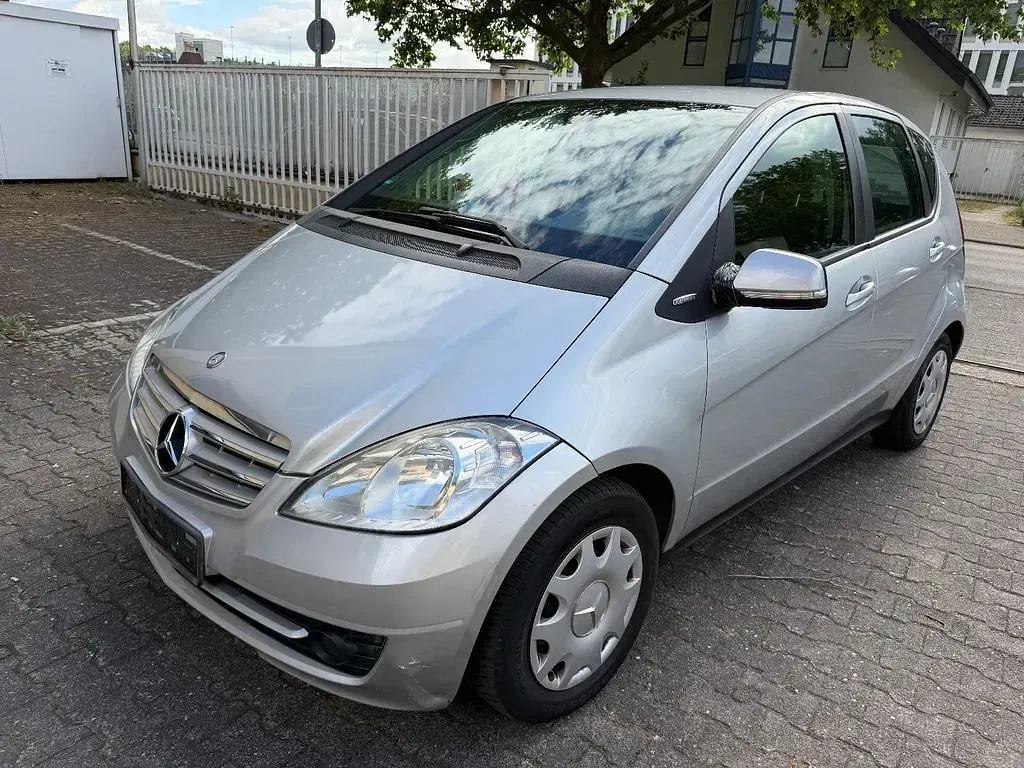 Gebraucht Mercedes A180 Elegance 116 PS (85 kW) 2011 Silber Kleinwagen