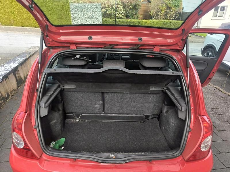 Rot Gebraucht 2009 Renault Clio II Kleinwagen | 1.500 € - Bild 1/4