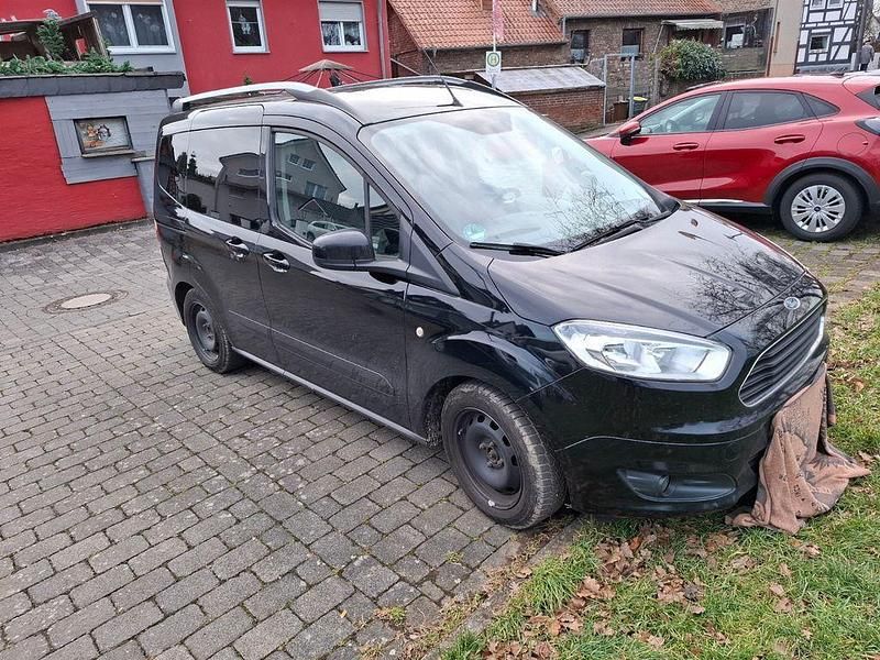 Gebraucht Ford Tourneo Courier Titanium 101 PS (74 kW) 2016 Schwarz Van / Kleinbus