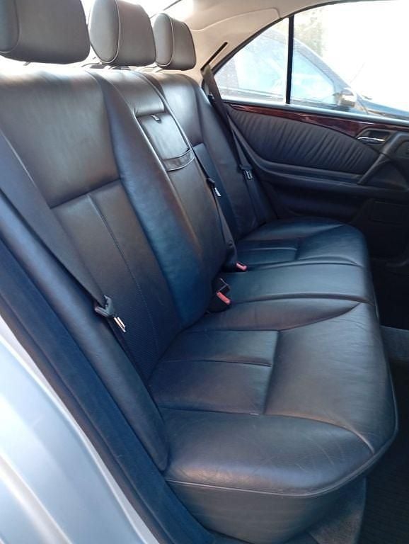 Gebraucht Mercedes E280 Elegance 204 PS (150 kW) 1999 Silber Limousine