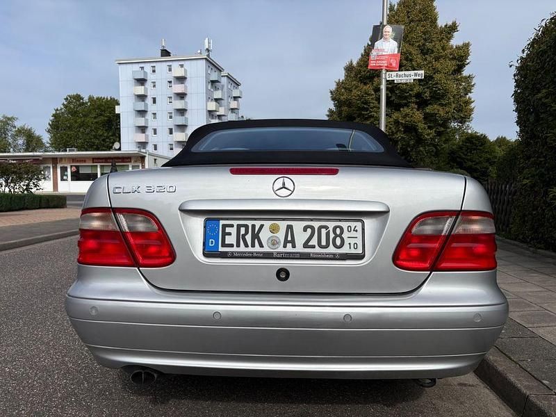 Gebraucht Mercedes CLK320 Avantgarde 218 PS (160 kW) 2001 Silber Cabrio