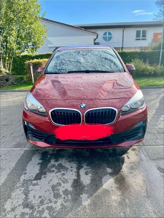 Rot Gebraucht 2019 BMW 218 Gran Tourer Van / Kleinbus | 14.000 € (Guter Preis) - Bild 1/4