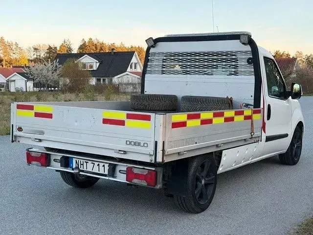 Gebraucht Fiat Doblò 95 PS (69 kW) 2017 Weiß Van / Kleinbus