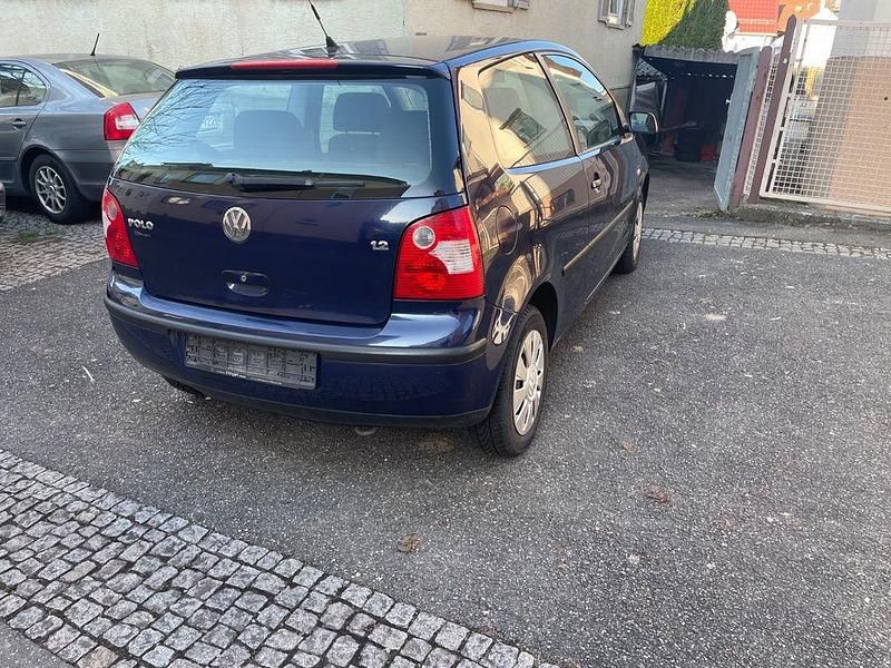 Gebraucht VW Polo Basis 64 PS (47 kW) 2004 Blau Kleinwagen
