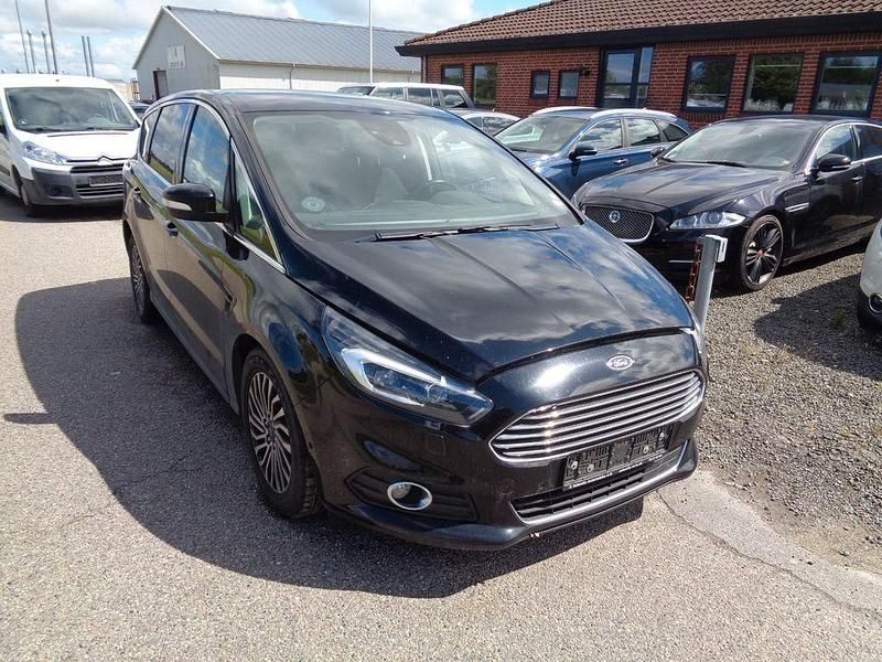Gebraucht Ford S-MAX Titanium 150 PS (110 kW) 2019 Schwarz Van / Kleinbus