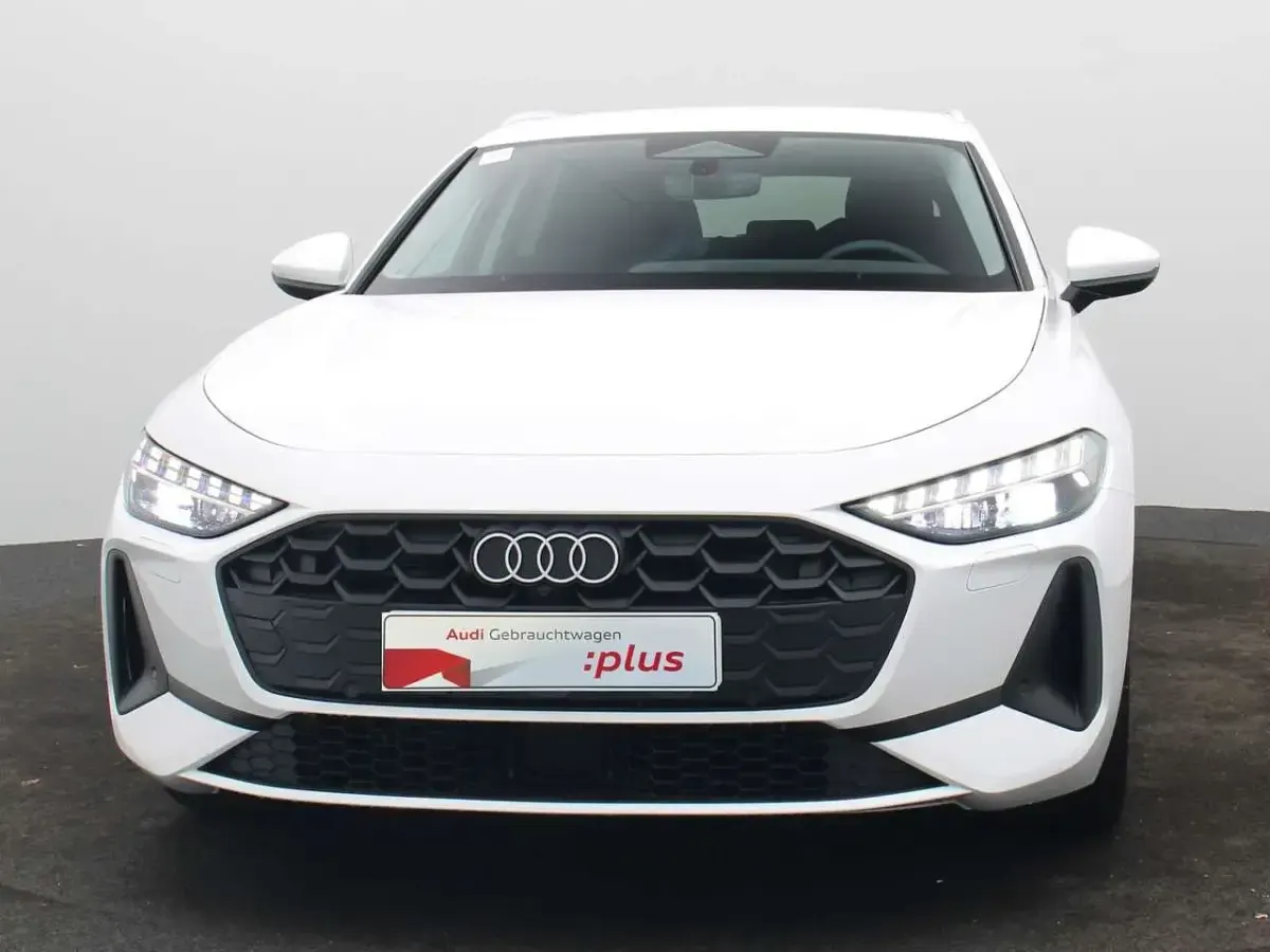 Gebraucht Audi A5 Sport 150 PS (110 kW) 2025 Arkonaweiß Kombi