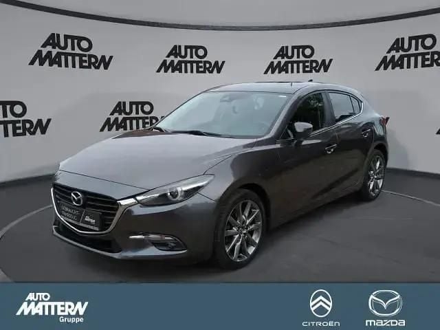 Grau Gebraucht 2018 Mazda 3 Limousine | 13.990 € (Fairer Preis) - Bild 1/4