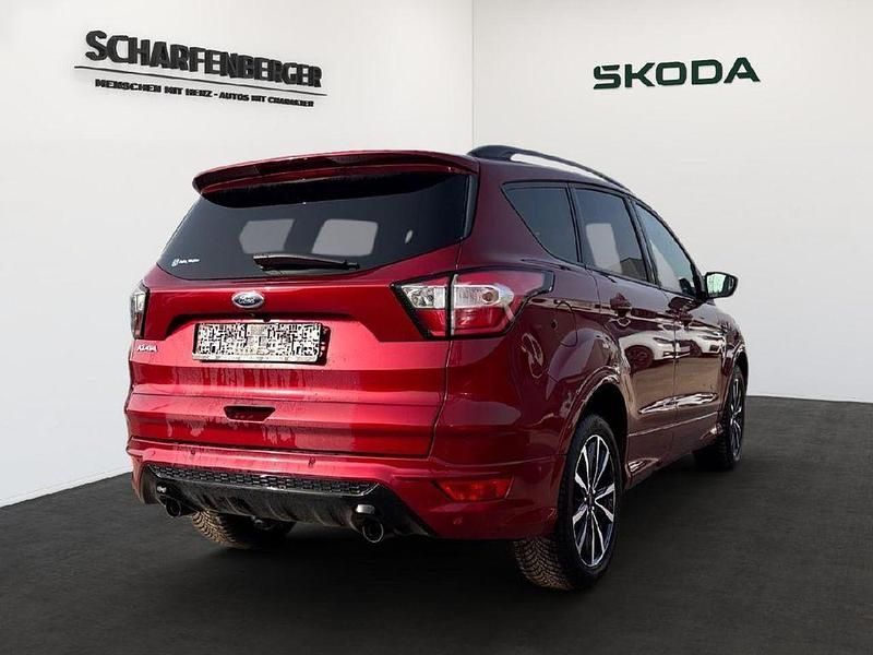 Gebraucht Ford Kuga ST-Line 179 PS (131 kW) 2019 Rot SUV